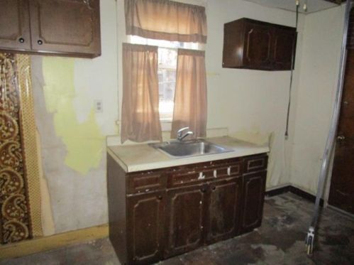 1434 Elm St, Pittsburgh PA 15221-1920 exterior