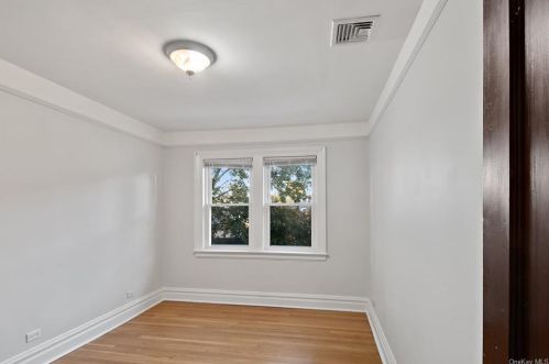 108 237 St, Bronx NY 10470-2006 exterior