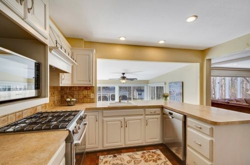 105 Hillside Rd, North Andover MA 01845-5316 exterior