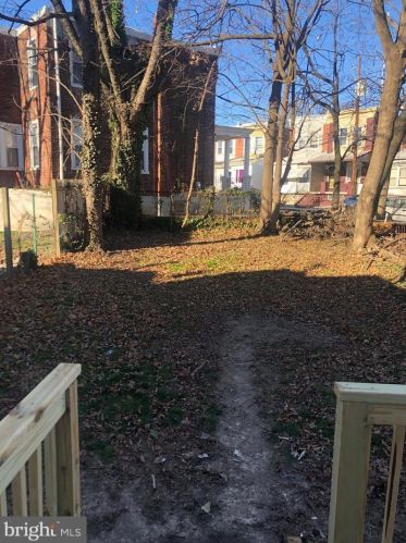 98 6 St, Darby PA 19023-2307 exterior