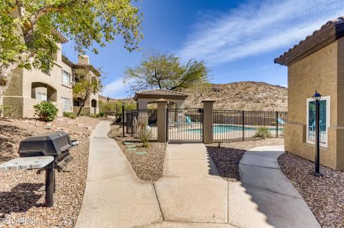 3236 Chandler Blvd, Phoenix AZ 85048-7207 exterior