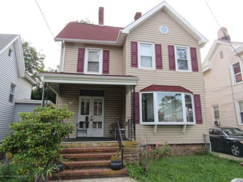 8 Conover St, East Freehold, NJ 07728-2306