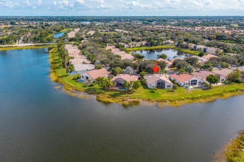 6810 Fiji Cir, Boynton Beach FL 33437-7022 exterior