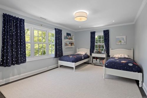 5 Mansfield Pl, Westport CT  06880-5045 exterior