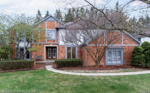 3227 Greenspring Ln, Rochester, MI 48309-2744