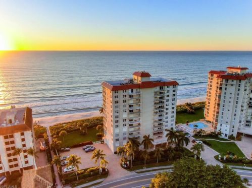 10691 Gulf Shore Dr, Naples FL 34108-3014 exterior