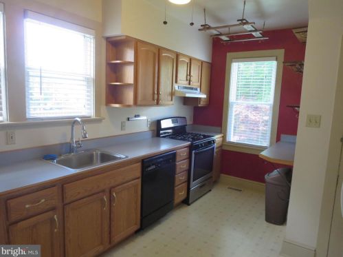 15 Oakland Ave, Camden NJ 08107-1211 exterior