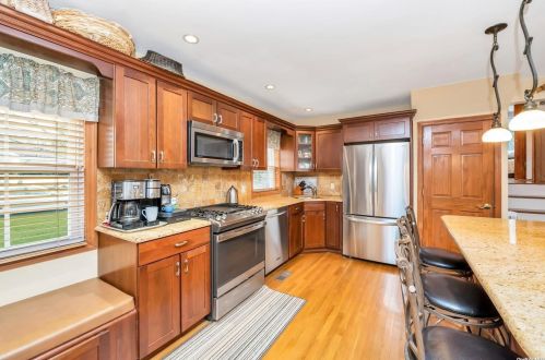 3 Lyons St, Huntington Station NY 11747-1000 exterior