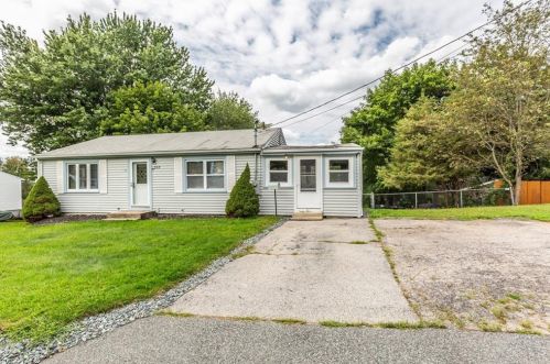 228 Grandview Ave, Woonsocket, RI 02895-2752