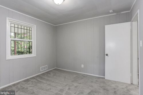 872 Bellevue St, Washington DC 20032-6002 exterior