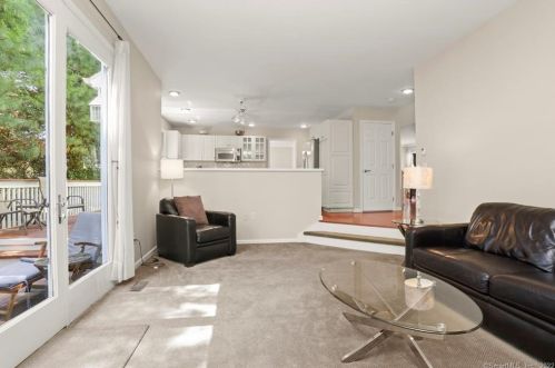 2 Cannon Brk Ln, Norwalk CT 06851-3835 exterior