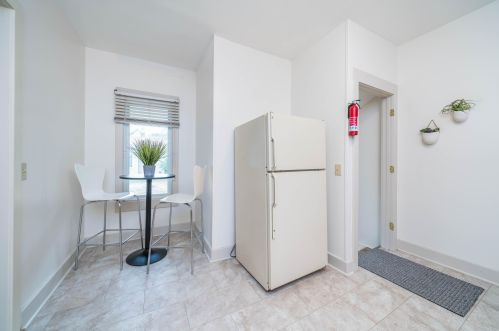 1020 Clinton Ave, Kalamazoo MI 49001-3881 exterior