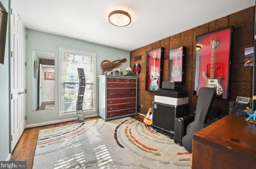 9101 Cherbourg Dr, Rockville MD 20854-3107 exterior