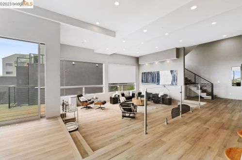 1550 Grand View Dr, Berkeley CA 94705-1637 exterior