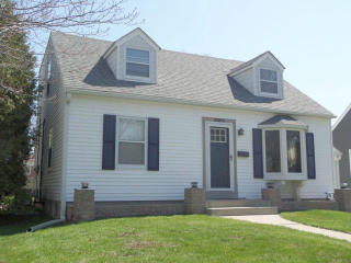 2864 53rd St, Milwaukee, WI 53210-1613