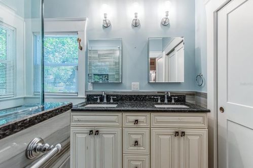 905 Cayuga St, Tampa FL 33603-4216 exterior