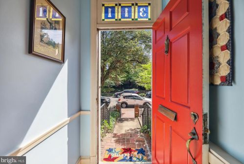 311 5 St, Washington DC 20003-1104 exterior