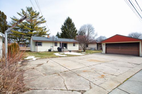 5581 Honey Creek Dr, Milwaukee WI  53221-4062 exterior