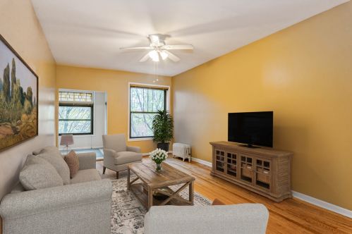 6830 Lakewood Ave, Chicago, IL 60626-3716