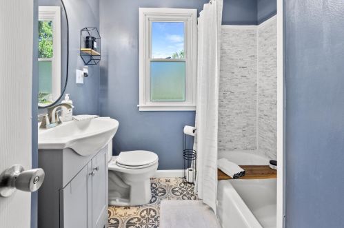 6073 36th St, Milwaukee WI  53221-4652 exterior