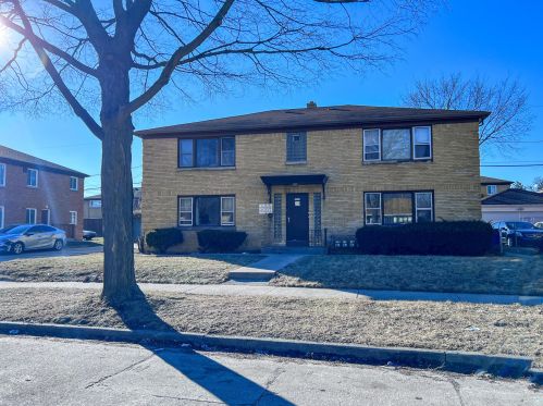 5245 29th St, Milwaukee, WI 53209-4851