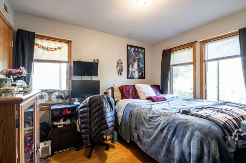 2910 Newhall St, Milwaukee WI 53211-3223 exterior