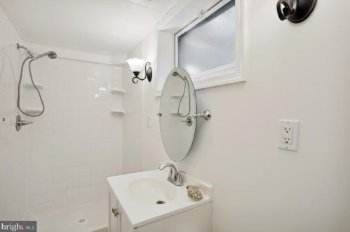 218 Forest Ave, Rockville MD 20850-1820 exterior