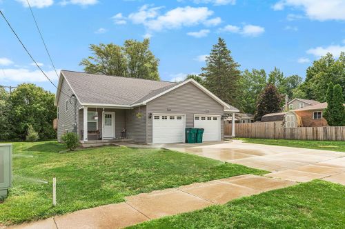 120 Forrest St, Wayland MI 49348-1198 exterior