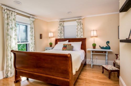 34 Cushing St, Dover NH 03820-3616 exterior