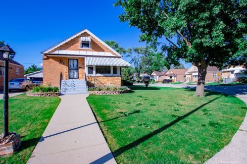 2201 Terry Ln, Broadview, IL 60155-4621