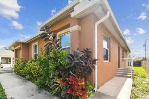 3056 Linwood Ave, Naples FL 34112-4733 exterior