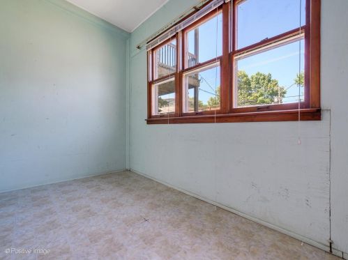 2008 Addison St, Chicago IL 60618-6102 exterior