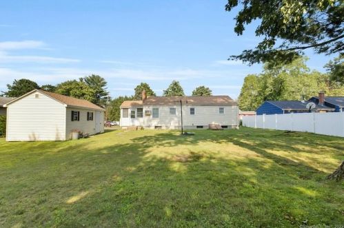 33 Ellis Rd, Enfield CT 06082-4426 exterior