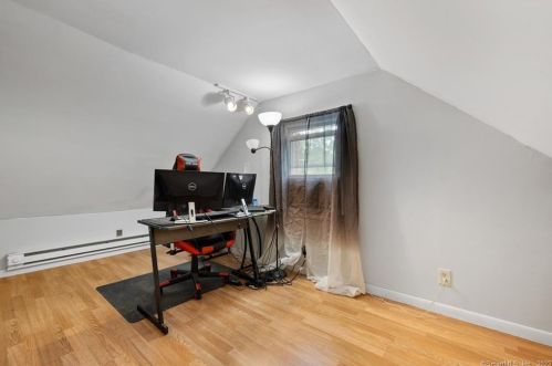 33 Deerfield Dr, Manchester CT 06040-3819 exterior