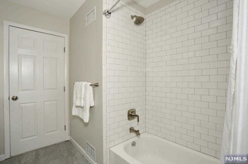 7 Lawrence Ave, Dumont NJ  07628-2708 exterior