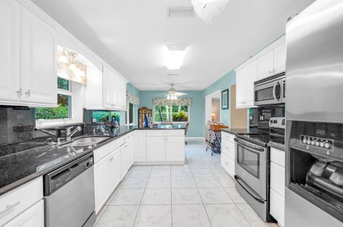 10427 Greentrail Dr, Boynton Beach FL 33436-4412 exterior