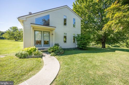 2416 Evergreen Ln, Pottstown, PA 19465-8884