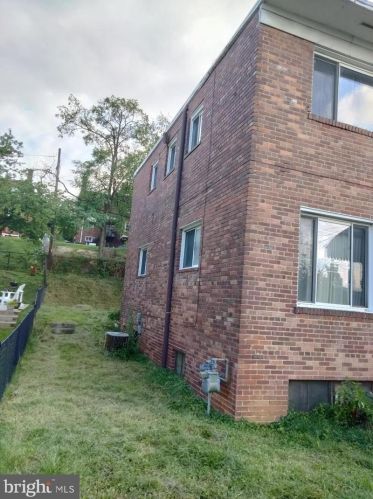 3955 Clay Pl, Washington, DC 20019-3338