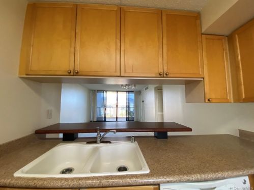 990 Ala Nanala St, Honolulu HI 96818-2967 exterior