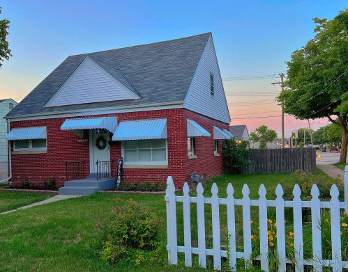 7376 Potomac Ave, Milwaukee WI 53222-2024 exterior