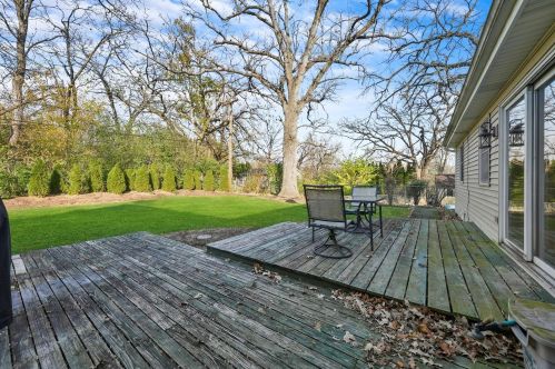 9006 Vine Ave, Bull Valley IL 60097-8243 exterior