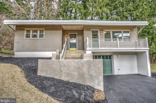 1303 Willow Street Pike, Lancaster PA  17602-4633 exterior