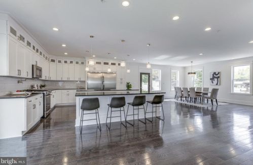 907 Gilbert Rd, Rockville MD  20851-1315 exterior