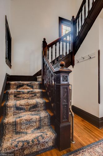 381 Case Ave, Saint Paul MN 55106-3527 exterior