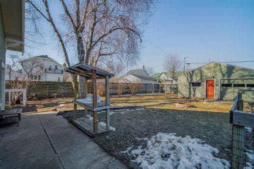 912 17 St, Manitowoc WI 54220-3129 exterior