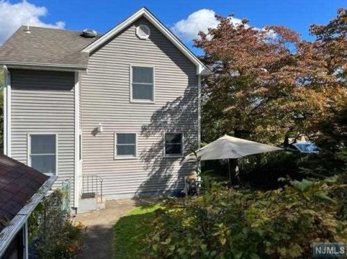 113 Brakeshoe Pl, Mahwah, NJ 07430-1102