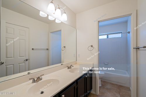 17033 45th St, Phoenix AZ 85050-8561 exterior