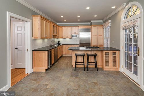 57 Governors Ln, Princeton NJ 08540-3672 exterior