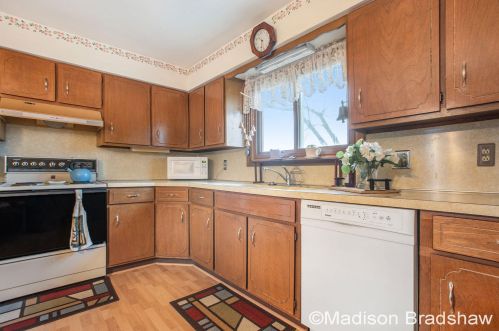 653 Andover St, Grand Rapids MI 49548-7608 exterior