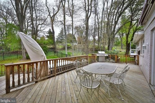 2076 Packard Ave, Huntingdon Valley PA 19006-6418 exterior